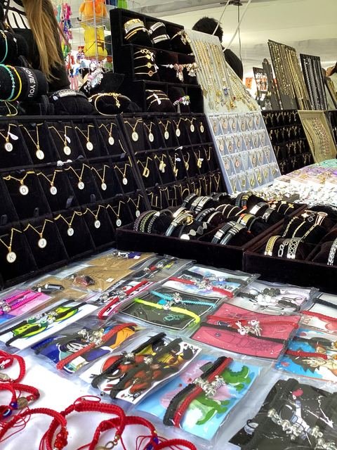 Collares y dijes hechos a mano