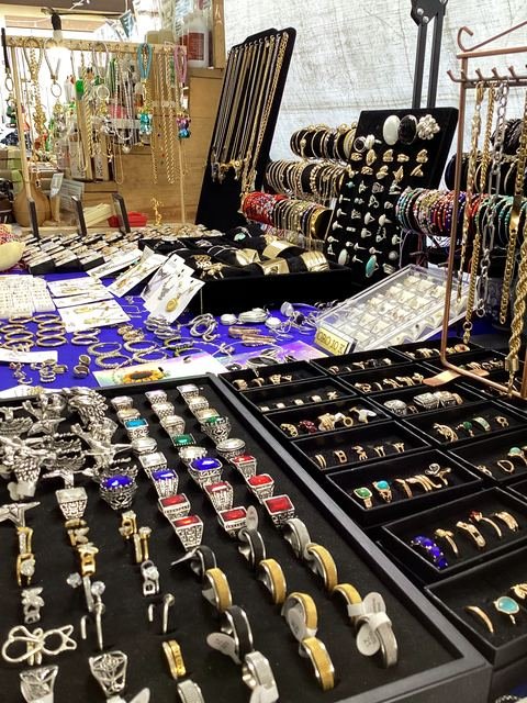 Anillos y dijes de plata
