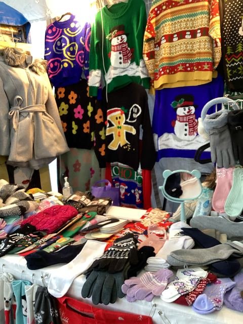 Suéteres artesanales con motivos navideños