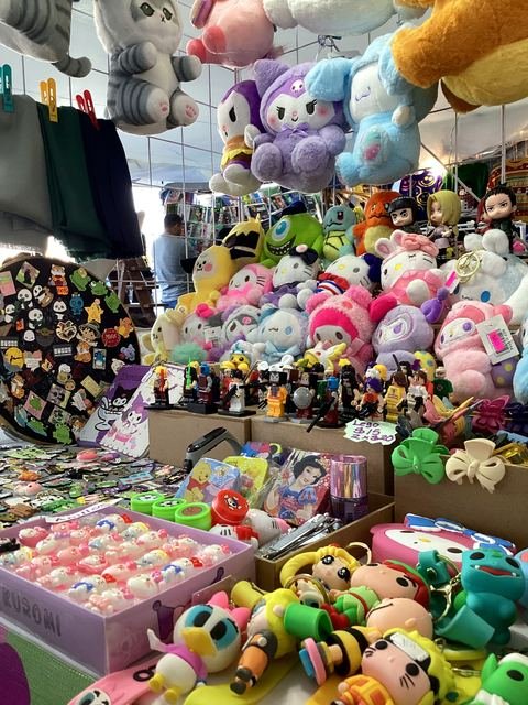 Peluches y figuras artesanales